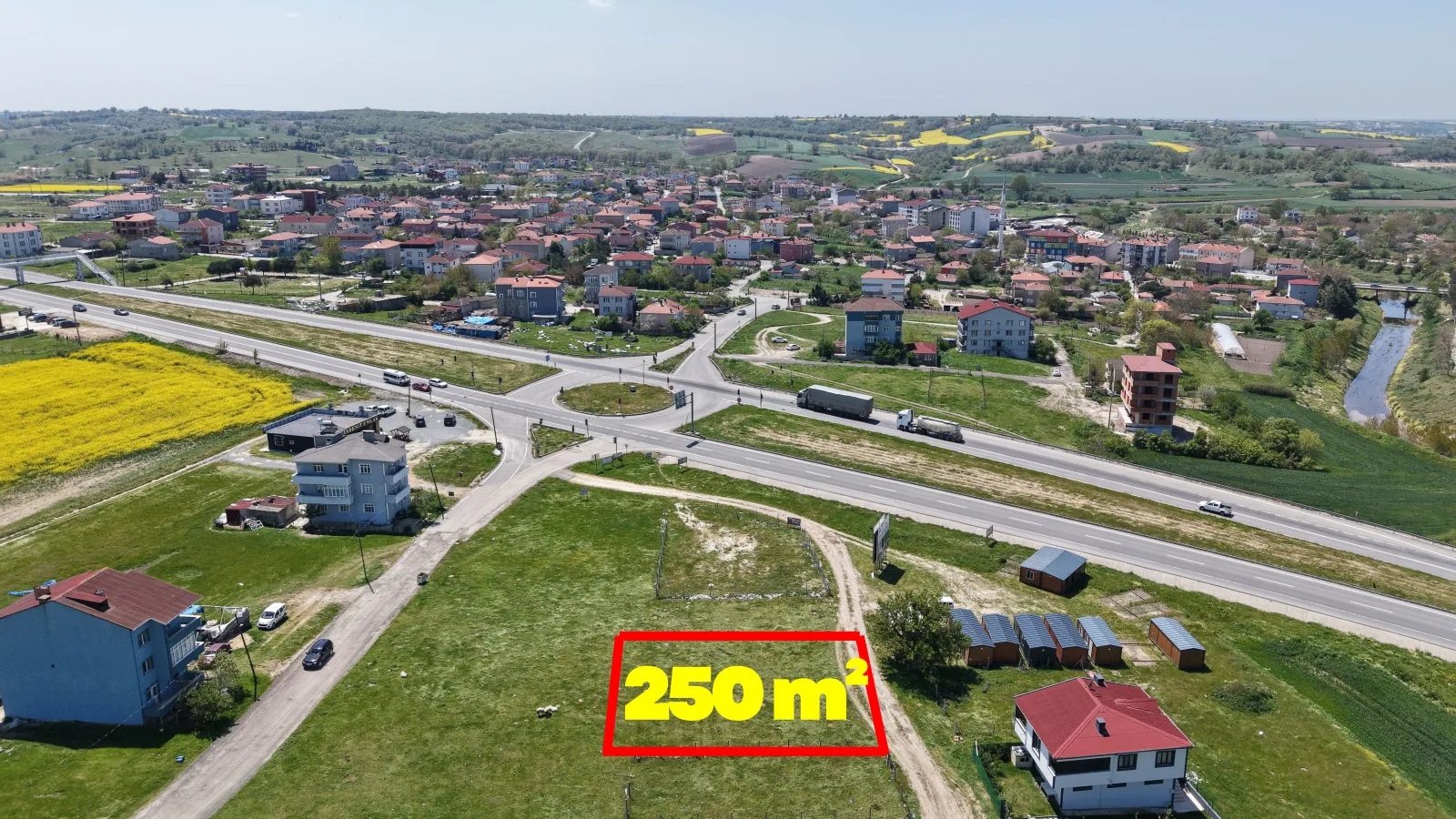 ÇEVRE YOLUNUN KENARINDA EMSALSİZ ARSA